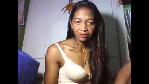 Snapshot of vixen_lina chatting on April 2026 06:32:01 PM vixen_lina online show from April 2026 06:32:01 PM