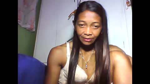 Snapshot of vixen_lina chatting on May 2026 06:15:02 PM vixen_lina online show from May 2026 06:15:02 PM