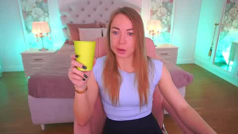 Snapshot of vixenmuse chatting on April 2026 08:06:01 PM Ur Lady online show from April 2026 08:06:01 PM
