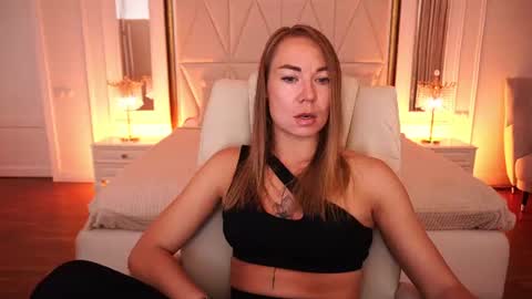 Snapshot of vixenmuse chatting on August 2026 08:29:01 PM Ur Lady online show from August 2026 08:29:01 PM