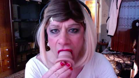 Snapshot of vladiskin chatting on February 2026 06:22:01 AM Violetta Elysia online show from February 2026 06:22:01 AM