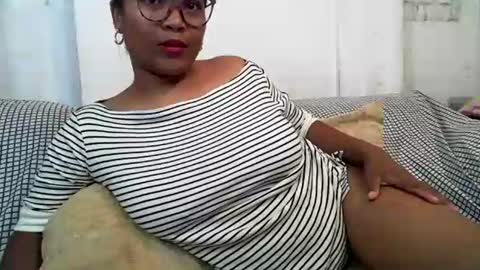 voagelle online show from February 2025 06:38:01 PM