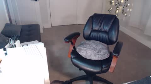 Snapshot of vonbixxx chatting on February 2025 05:16:01 AM Von B online show from February 2025 05:16:01 AM