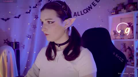 Snapshot of vronnier chatting on November 2025 10:04:02 AM vronnier online show from November 2025 10:04:02 AM