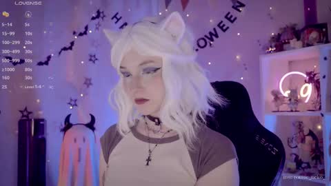 Snapshot of vronnier chatting on November 2025 10:37:01 AM vronnier online show from November 2025 10:37:01 AM