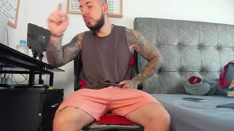 vyxen_ online show from February 2026 01:04:02 PM