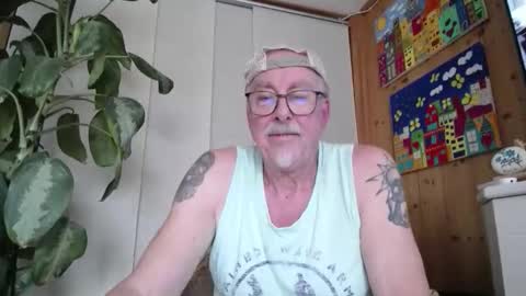 waffel1 online show from October 2025 10:25:01 AM