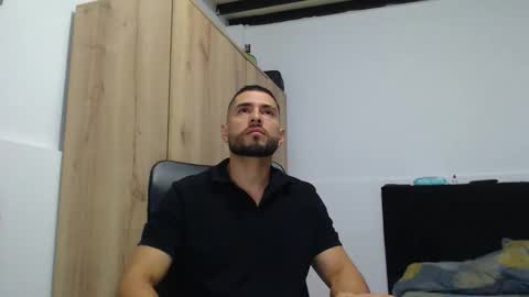 Snapshot of walter_brownn01 chatting on November 2025 03:10:02 PM WALTER BROWN online show from November 2025 03:10:02 PM