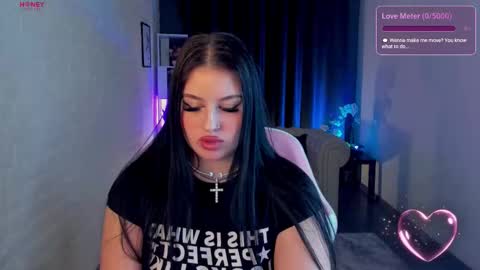 Snapshot of waltera_white chatting on February 2026 04:06:02 PM Jessica and Waltera online show from February 2026 04:06:02 PM