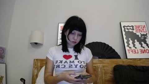 Snapshot of warm_june chatting on April 2026 12:21:01 PM June online show from April 2026 12:21:01 PM