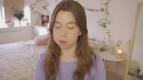 Snapshot of watermelon_sugar_ chatting on March 2026 11:46:02 AM Tess Pls support me with Can we reach 155 my favorite number online show from March 2026 11:46:02 AM