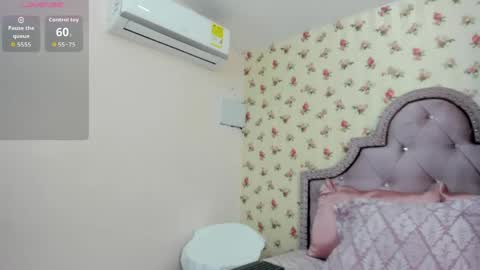 Snapshot of watson_crystal00 chatting on May 2026 01:49:02 PM Milf Latina online show from May 2026 01:49:02 PM