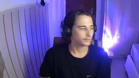 wave_boyy online show from April 2026 01:47:01 AM