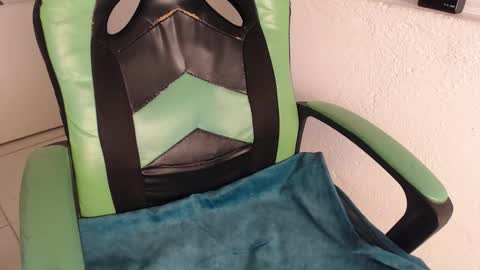 Trixie 3 online show from November 2025 02:17:01 PM