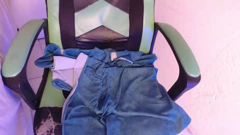 Trixie 3 online show from November 2025 02:45:02 AM