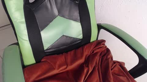 Trixie 3 online show from November 2025 02:39:01 PM