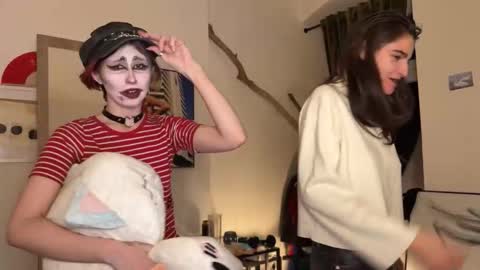 wearethestudio67 online show from December 2025 04:00:02 AM