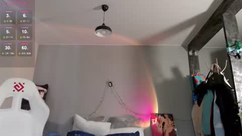 Snapshot of weed_princesss chatting on June 2026 09:25:01 AM moon online show from June 2026 09:25:01 AM