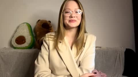 Snapshot of weicauley chatting on November 2025 05:39:01 PM Elise online show from November 2025 05:39:01 PM