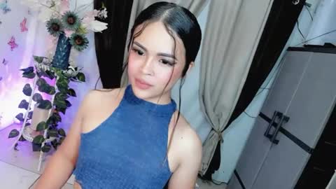 Snapshot of wellcumbabyxx chatting on May 2026 06:13:01 PM Hi Im LOVIE Please dont forget to follow and thumbs up me online show from May 2026 06:13:01 PM