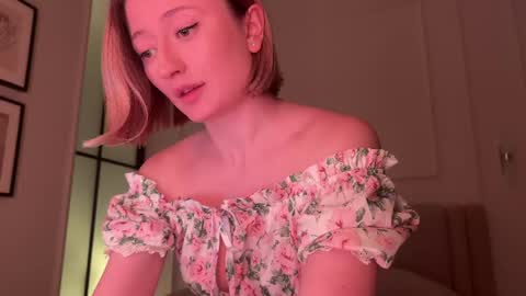 Snapshot of wendy_amber chatting on June 2026 05:14:01 PM Daisy online show from June 2026 05:14:01 PM