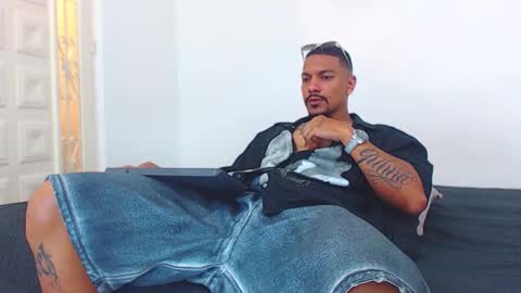 Wesley Rogger online show from October 2025 05:19:01 PM