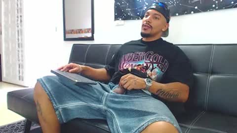 Wesley Rogger online show from November 2025 09:57:02 PM