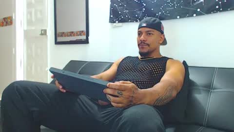 Wesley Rogger online show from November 2025 10:10:02 PM