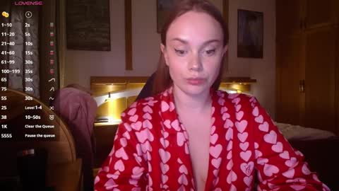 Lana online show from April 2026 07:01:02 PM