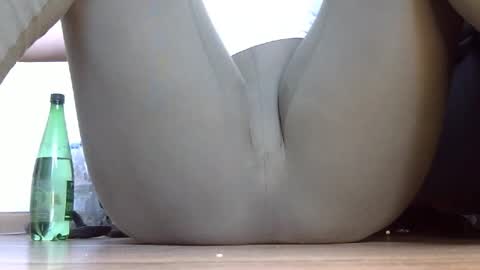 wet_pants2022 online show from February 2025 12:25:02 PM