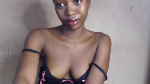 Snapshot of wet_pussy200 chatting on May 2026 12:01:01 PM Bella online show from May 2026 12:01:01 PM