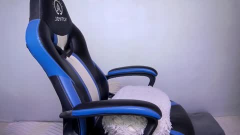 Beatrice Moan from LovenseWet from Tip MenuOpen for Private online show from October 2025 11:06:02 PM