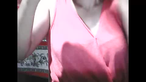 Snapshot of wethornypussy4u chatting on October 2025 07:07:01 AM wethornypussy4u online show from October 2025 07:07:01 AM