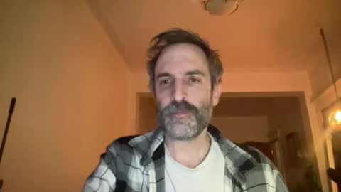Snapshot of whiskylovexxx chatting on May 2026 12:41:01 AM WhiskyLove online show from May 2026 12:41:01 AM