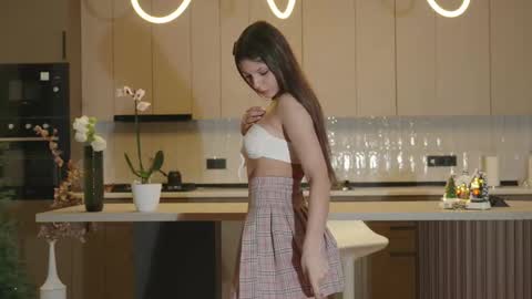 Naomi online show from December 2025 02:06:02 AM