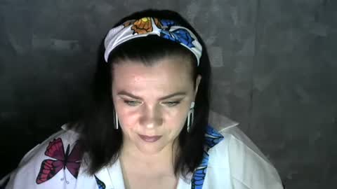 Snapshot of white__queen_ chatting on July 2026 06:19:02 AM white__queen_ online show from July 2026 06:19:02 AM