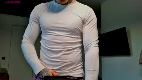 Snapshot of white_king999 chatting on April 2026 02:48:02 AM Max online show from April 2026 02:48:02 AM