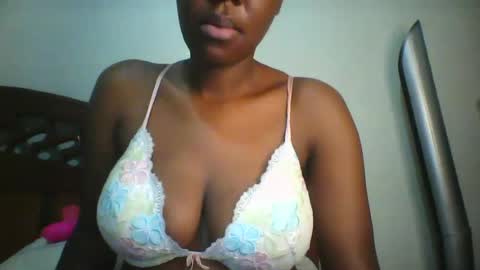whitney_ly online show from May 2026 12:32:02 PM