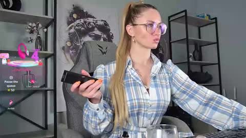 whitneypunnch online show from February 2026 11:40:02 AM