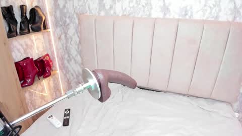 whitneyyfox online show from September 2025 10:53:01 PM