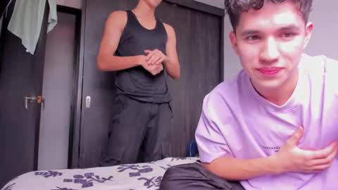 whos_he online show from December 2025 04:38:01 PM