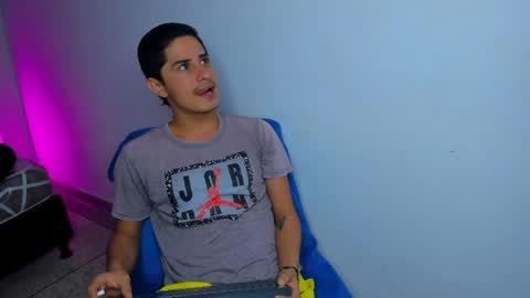 Snapshot of wickedboy_twink chatting on June 2026 08:10:02 PM JAISON online show from June 2026 08:10:02 PM