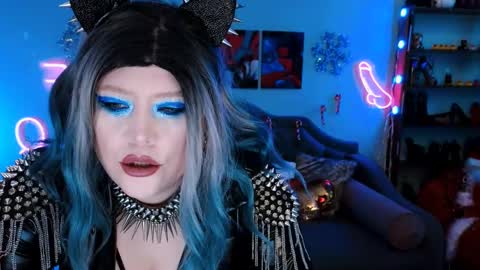 Snapshot of wickedxqueen chatting on December 2024 11:05:02 PM Laura  online show from December 2024 11:05:02 PM