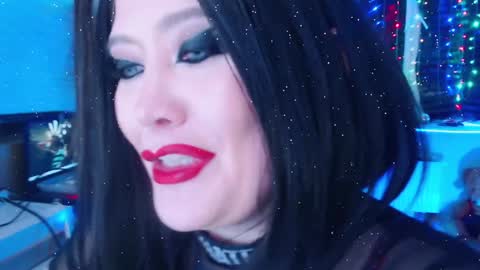 Snapshot of wickedxqueen chatting on January 2025 04:42:01 AM Laura  online show from January 2025 04:42:01 AM