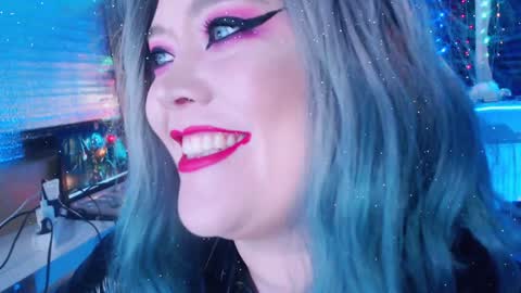 Snapshot of wickedxqueen chatting on January 2025 04:18:01 AM Laura  online show from January 2025 04:18:01 AM