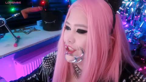 Snapshot of wickedxqueen chatting on February 2025 05:29:01 AM Laura  online show from February 2025 05:29:01 AM