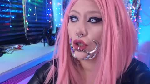 Snapshot of wickedxqueen chatting on March 2025 05:44:01 AM Laura  online show from March 2025 05:44:01 AM