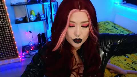 Laura  online show from May 2026 09:42:02 PM