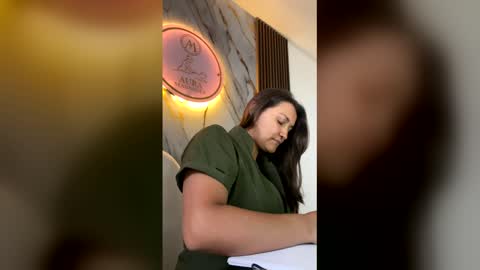 wild_aura online show from March 2026 06:18:02 PM