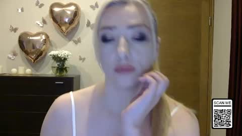 Snapshot of wild_silk_desire chatting on May 2026 06:27:02 PM Alina online show from May 2026 06:27:02 PM